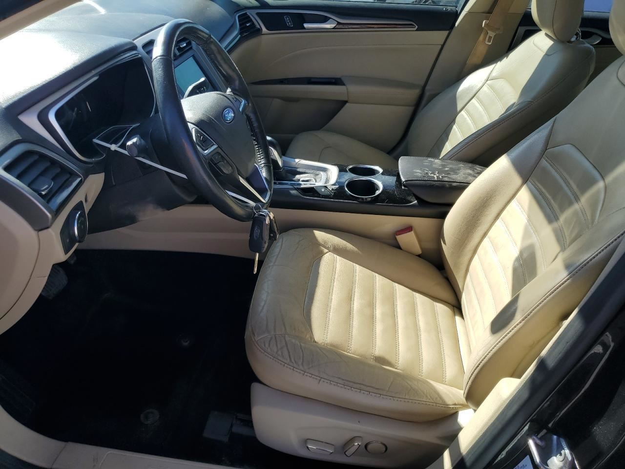 FUSION 2013 Glove Box 4887815