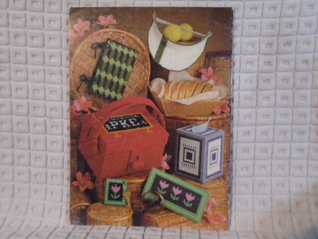 Leisure Arts 184 MORE NEEDLEPOINT PROJECTS FOR PLASTIC CANVAS ~ tissue box +