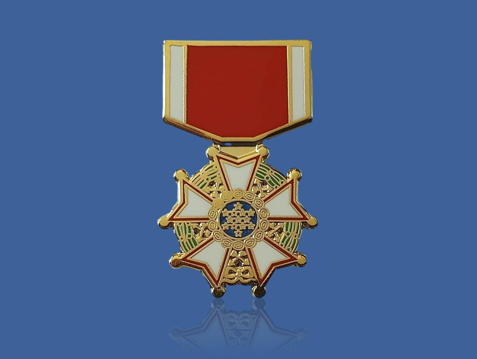 U.S MILITARY LEGION OF MERIT HAT LAPEL PIN  MINIATURE SIZE 1 1/8"