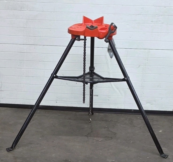 Ridgid 460 1/8 in. to 6 in. Pipe Capacity TriStand Chain Vise Folding Legs