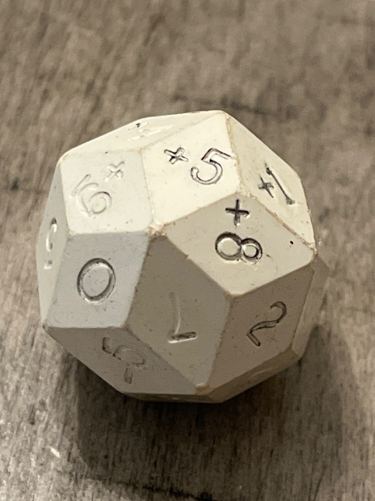 Vintage Armory d30 opaque white RARE + - version rpg ad&d dice 040726cIFZBH