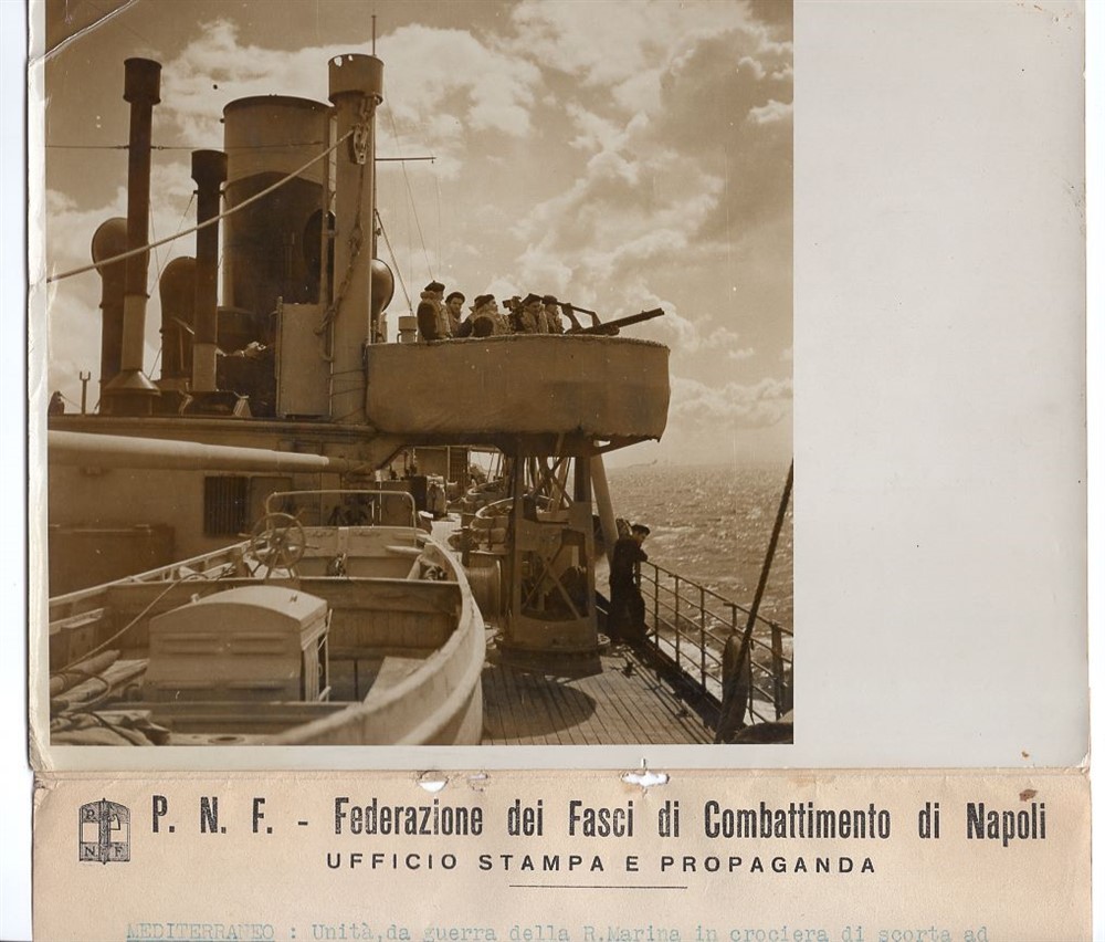 WW2 Unit of Italian Navy on Escort Duty Anti Aircraft Gun Original News Photo #2