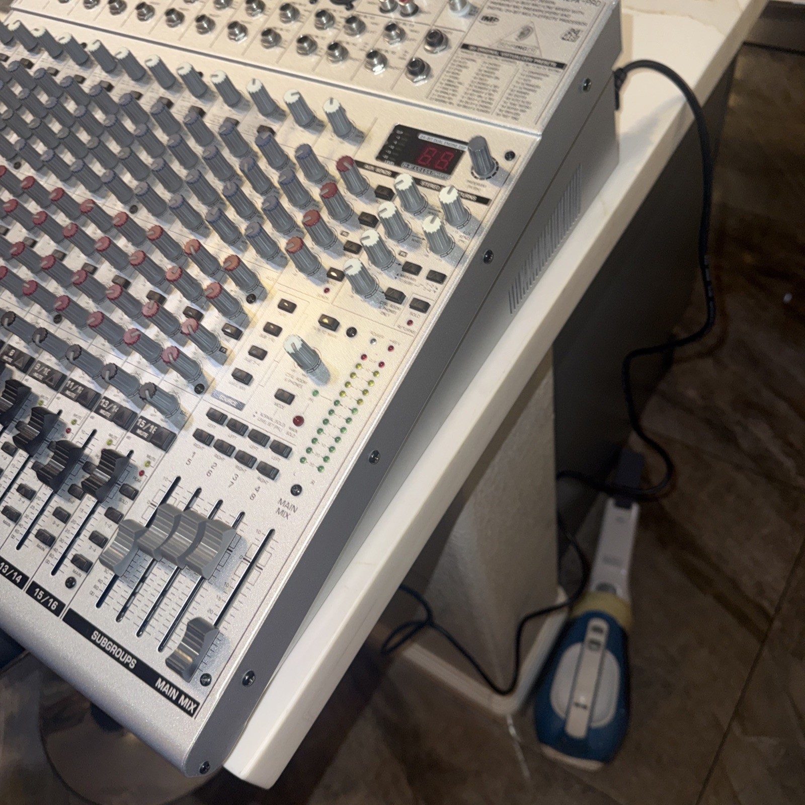 Behringer Eurorack UB2442FX-PRO 24 Input / Line Mixer 24 Bit Multi-FX Processor
