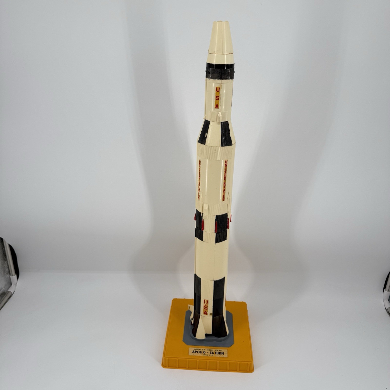 Vintage Apollo Saturn V Rocket Built Model NASA Space 1:144