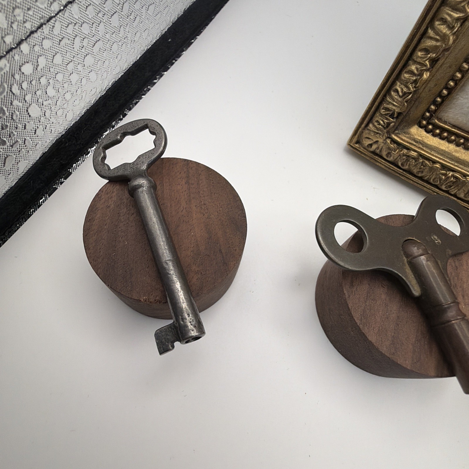 1061. 4 Skeleton Keys One Clock Key Vintage