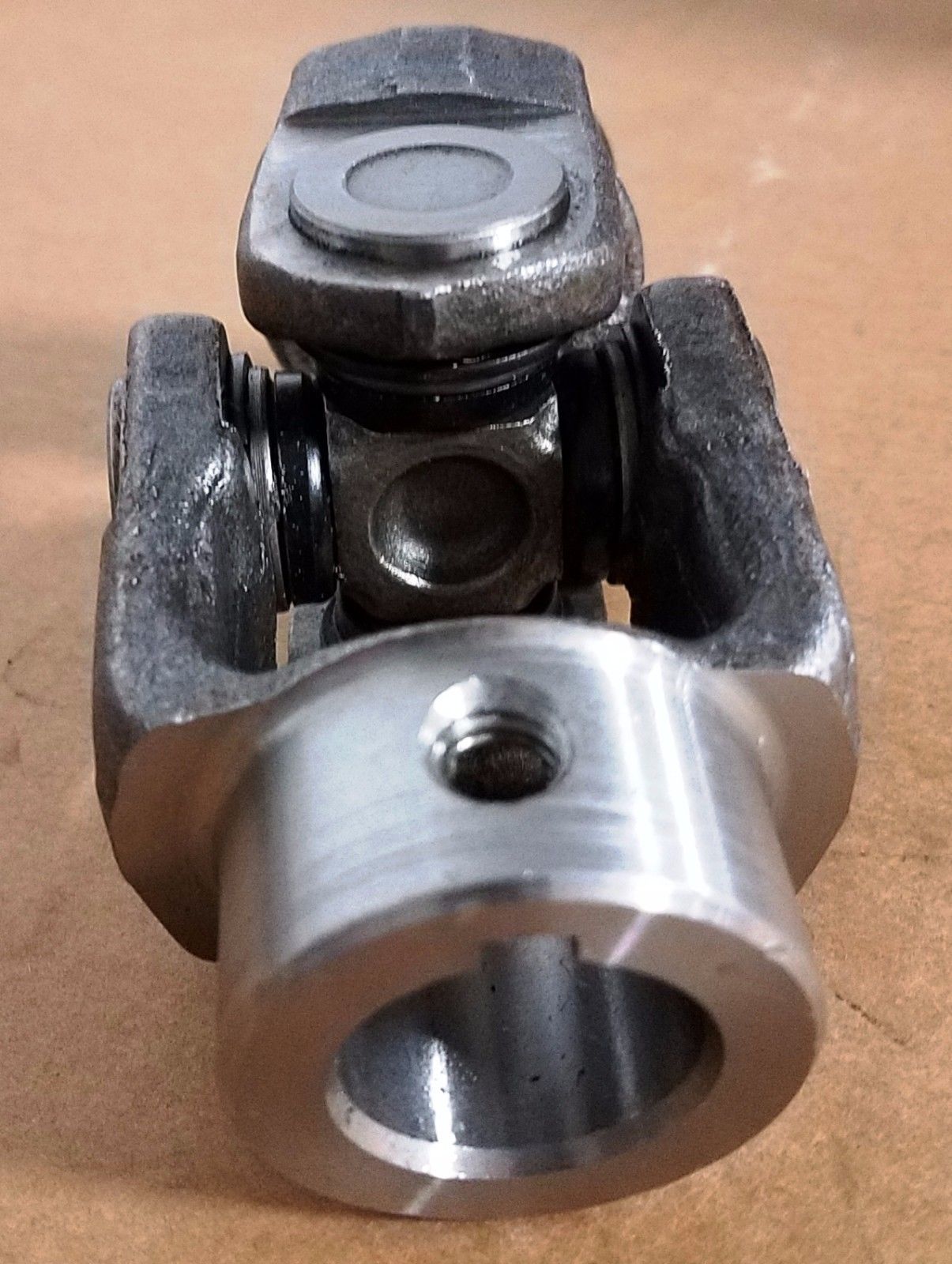 UNIVERSAL JOINT FORGED 3/4" ID BOTH ENDS KEYWAYS AND TAPPED FOR SET SCREW