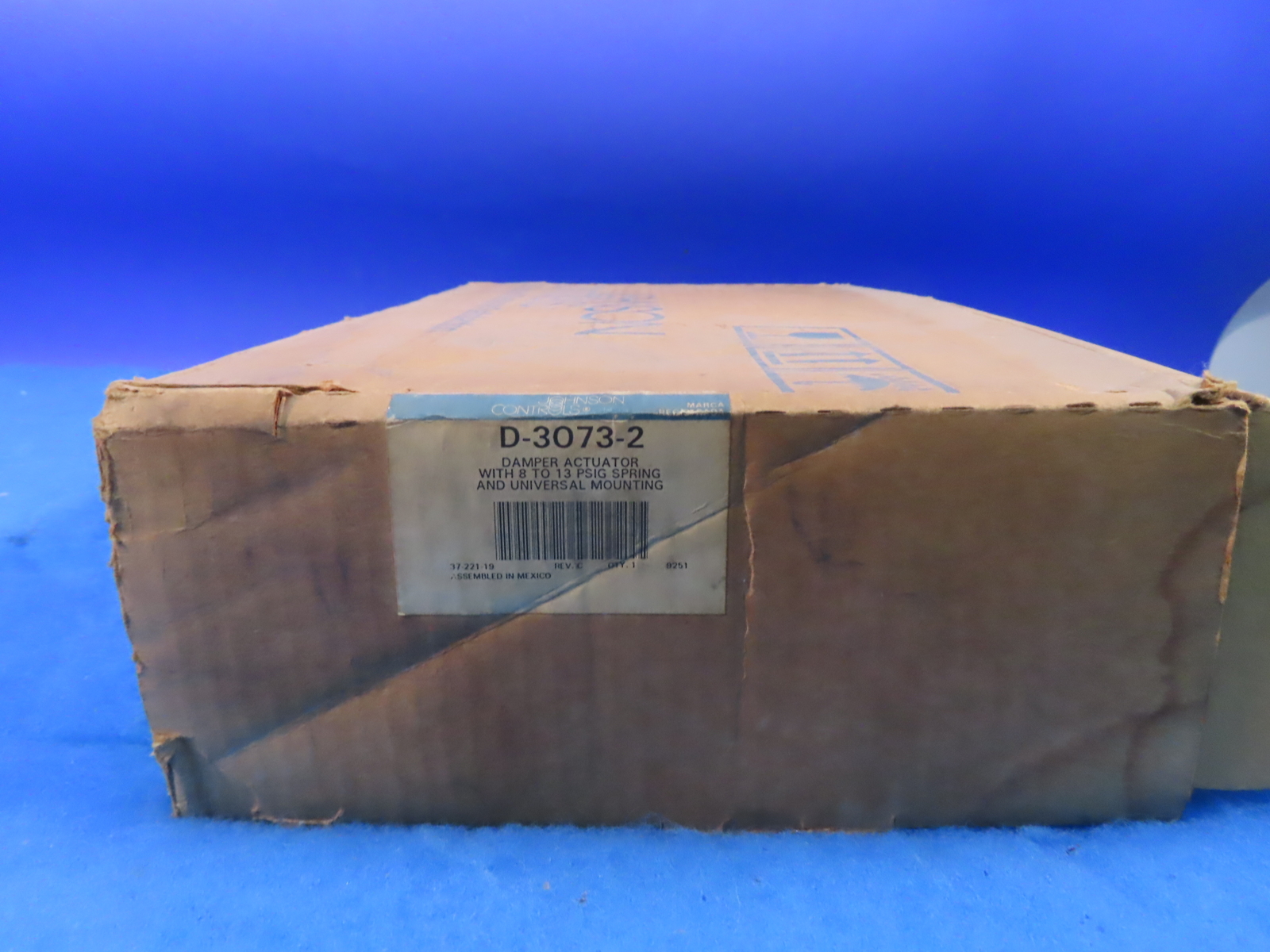 JOHNSON CONTROLS DAMPER ACTUATOR D-3073-2 8-13PSI SPRING UNIVERSAL MOUNTING 1YEA