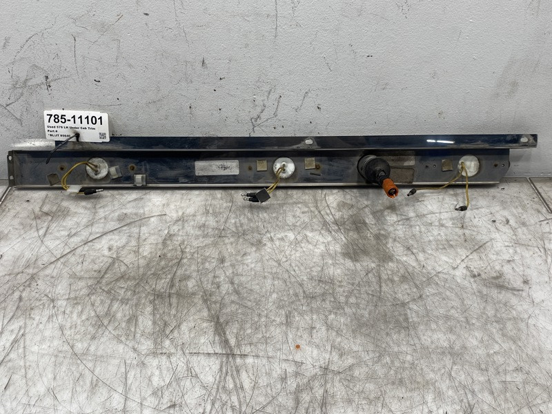 2020 Cab Exterior Trim Panel for Peterbilt 579 (785-11101)
