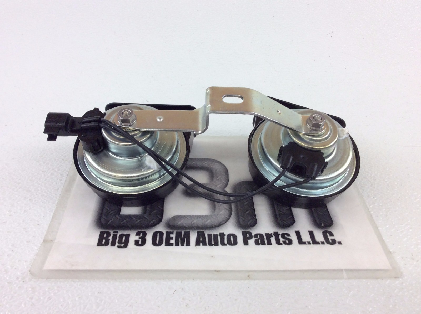 2014 - 2017 Chevrolet Silverado Tahoe GMC Sierra Yukon Dual Horn OEM 84566359
