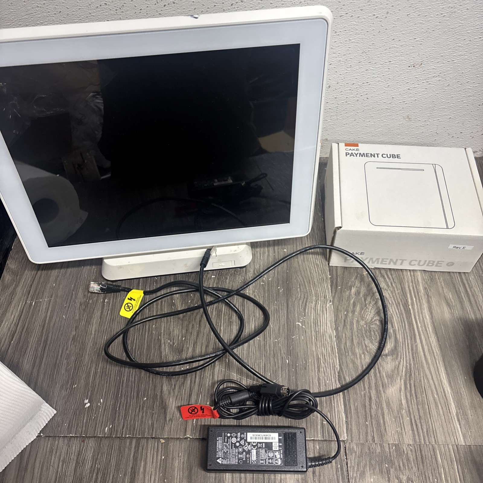 Cake POS v3 System  w/card reader White #2o4