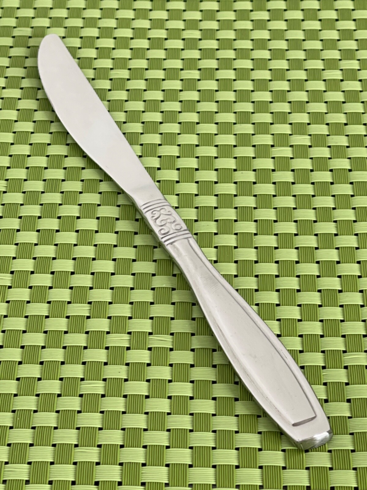 Oneida VISTA Stainless 4 Dinner Knives Outline Glossy China Flatware - 9 1/2”