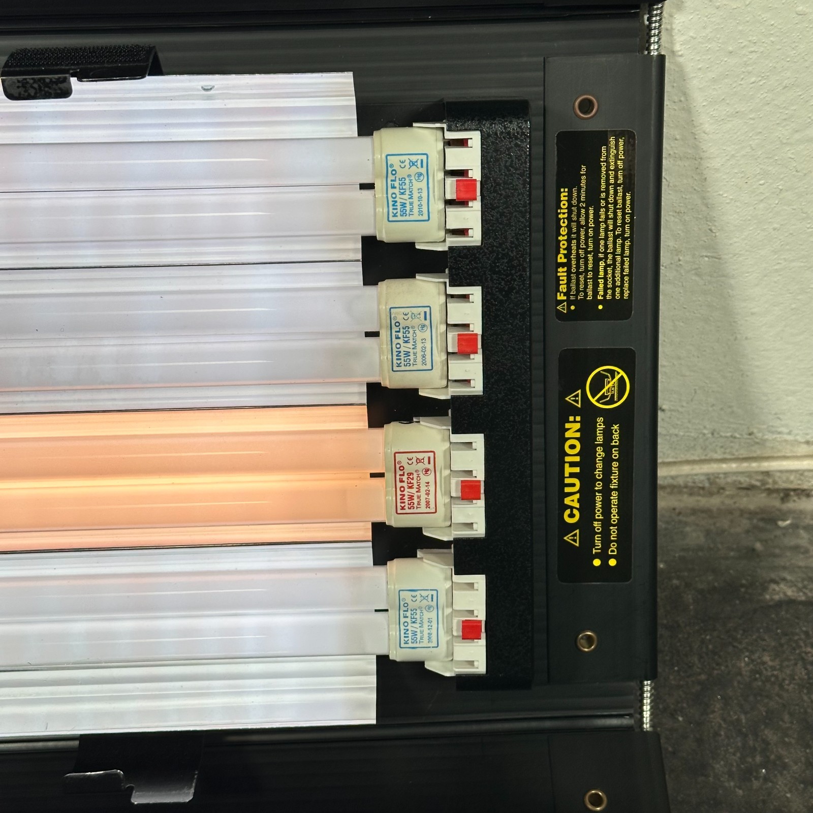 Kino Flo DIV-400 Diva Lite for Studio Lighting w/ Case