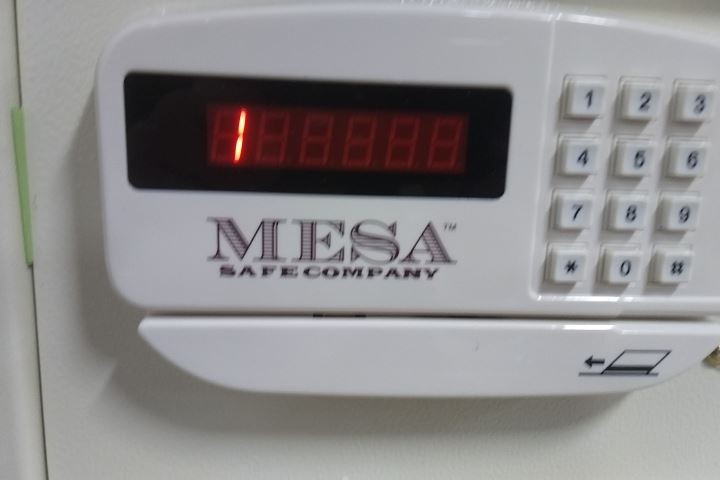 Mesa Safe Company MHRC916E 1.2 Cu Ft Capacity Digital Combination Hotel Safe