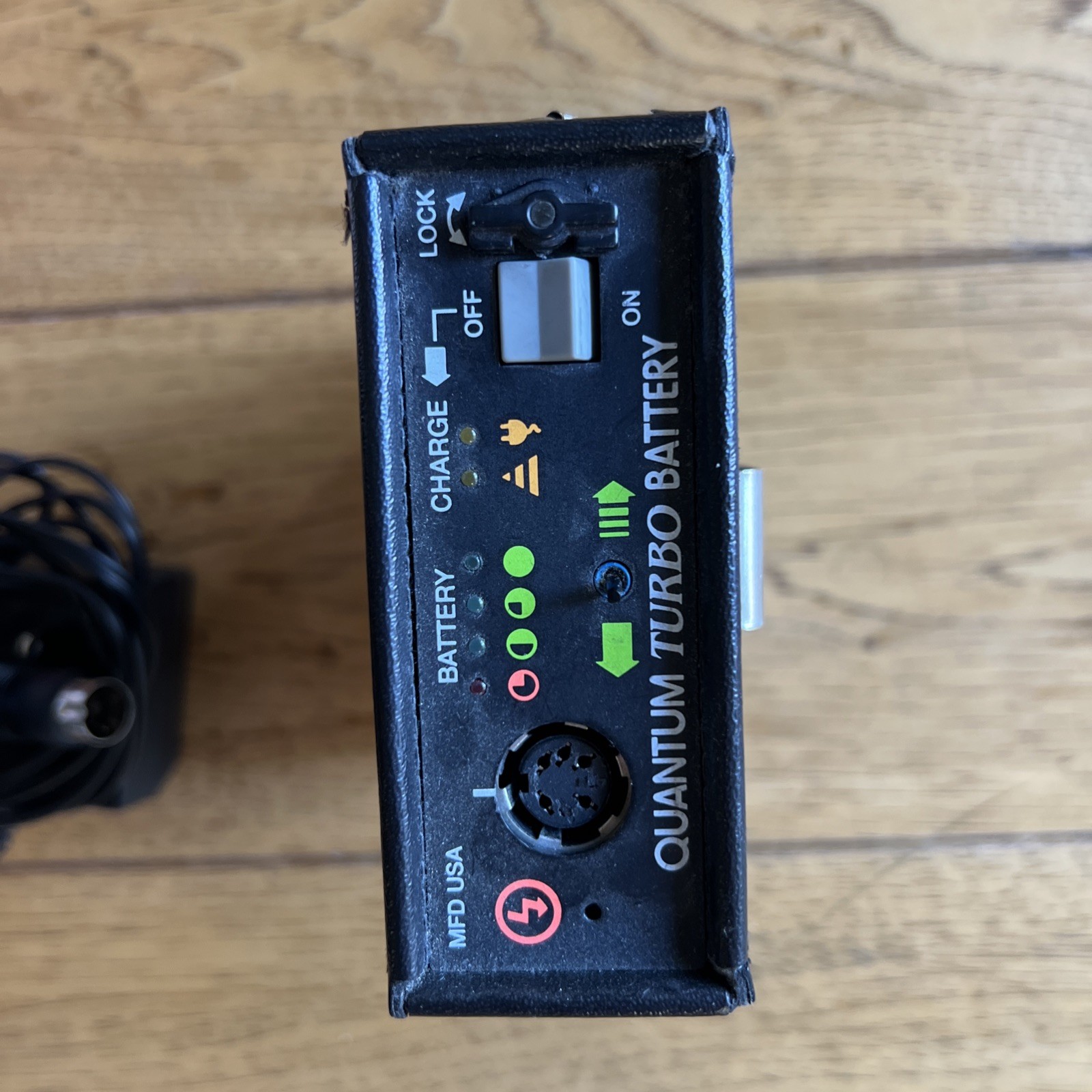 QUANTUM Turbo Battery with Charger Cable - needs repair
