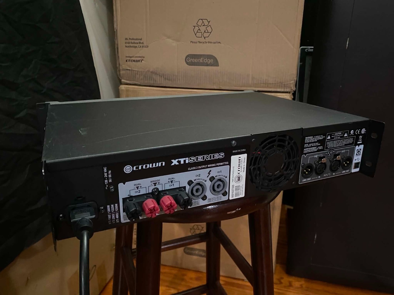 Crown XTi 4002 Two-channel, 1200W @ 4Ω Power Amplifier