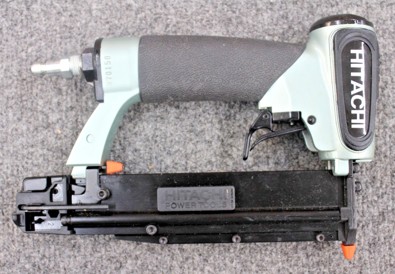 Hitachi Pneumatic 1-3/8" Pin Nailer NP35A w/ Hard Case (Preowned)