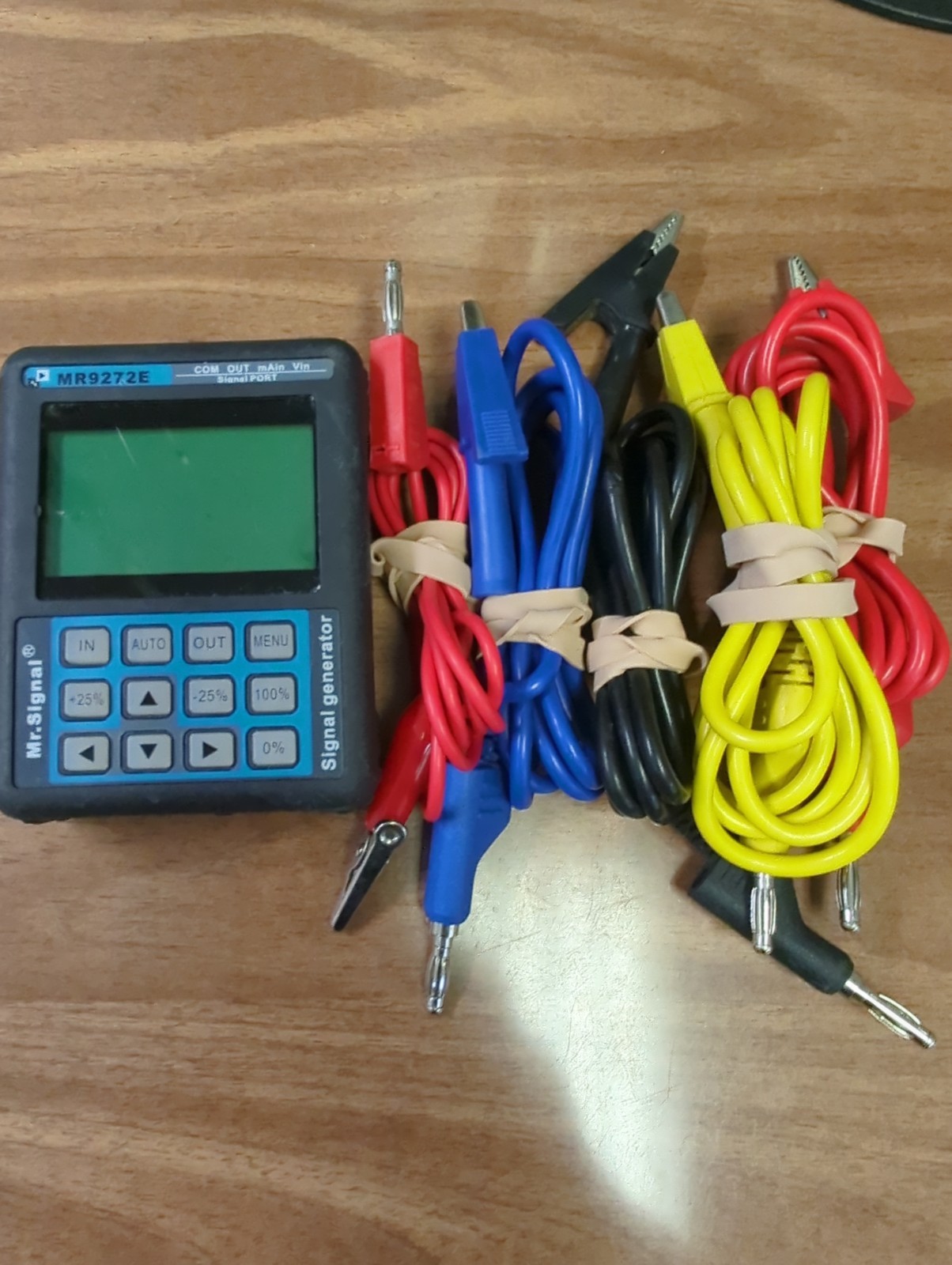 Mr.Signal MR9272E Handheld Calibrator with Signal Generator