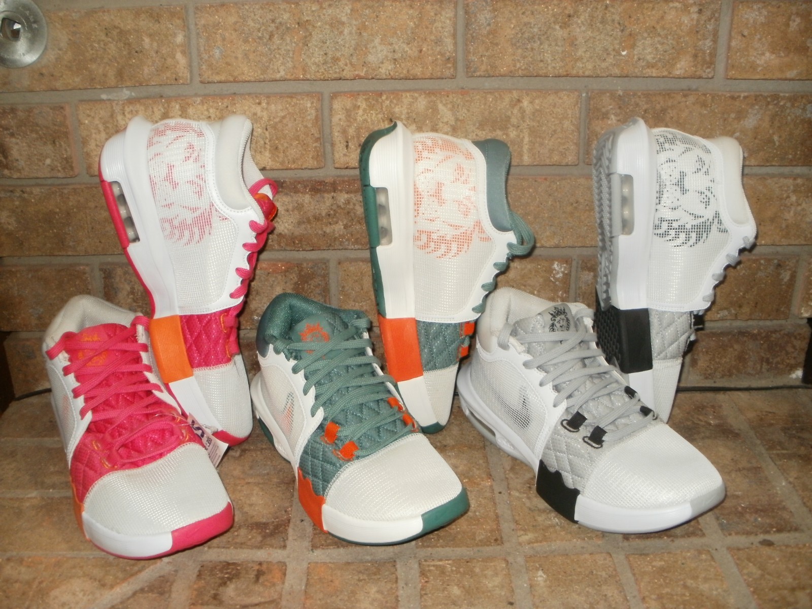 NIKE LEBRON WITNESS 8 BB SHOE/PICK WHT-GRAY/GREEN-ORANGE/ORANGE-PINK/GRAPE-BONE
