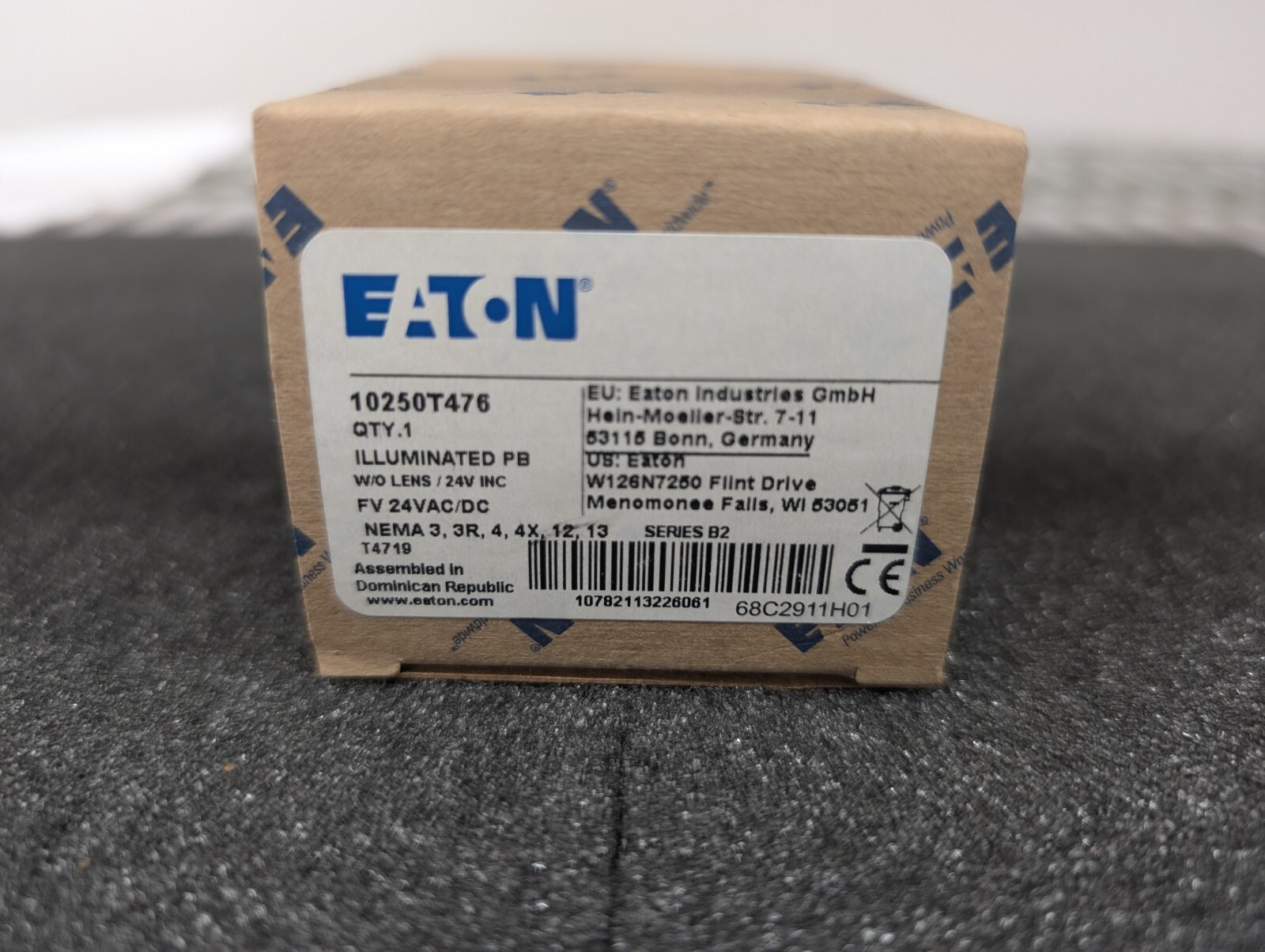 New, Eaton, 10250T476, Heavy-Duty Pushbutton 30.5 mm Illumin 24V w/o Lens Moment