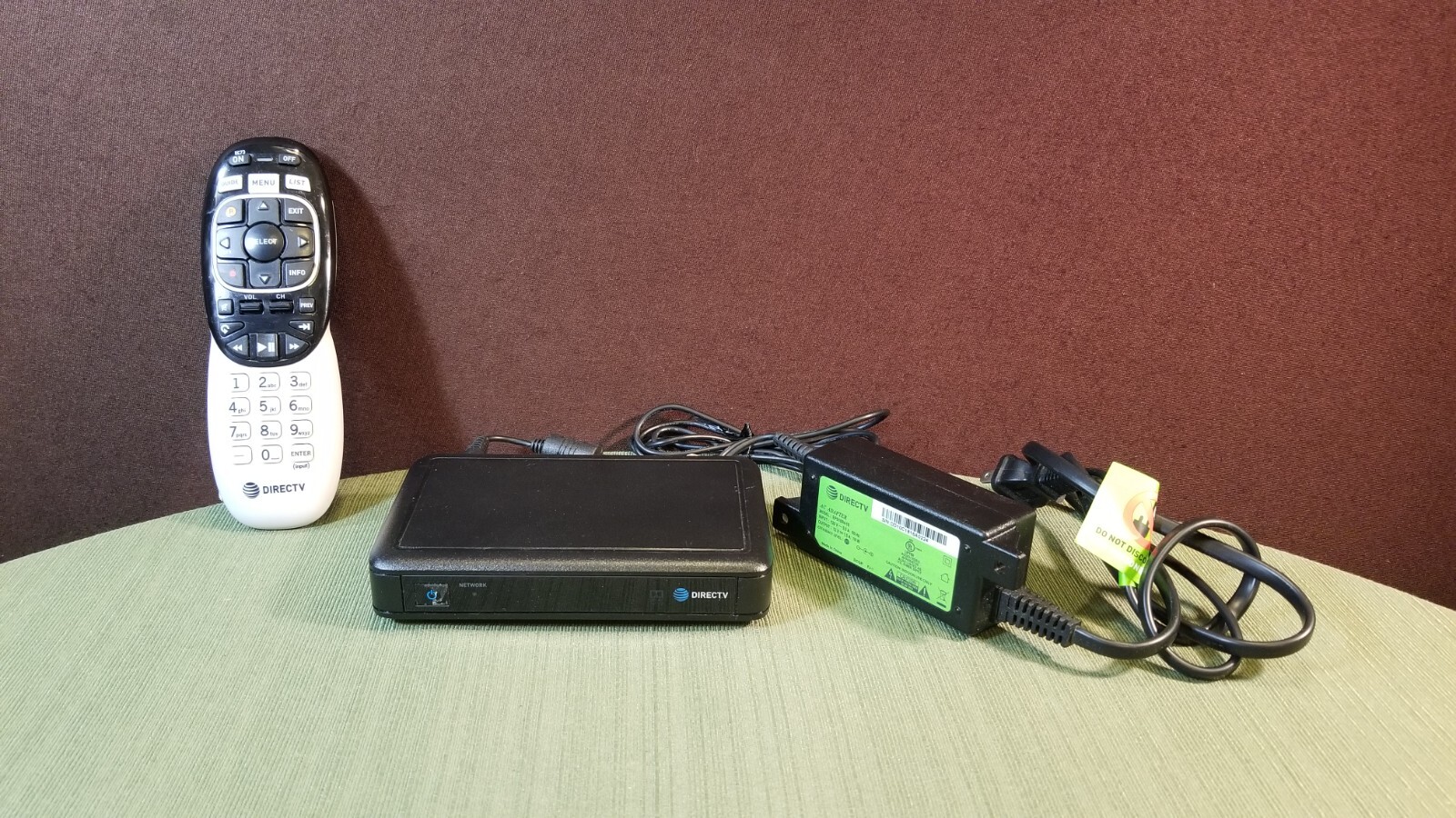 DIRECTV Model C61-500 Power Supply and Remote