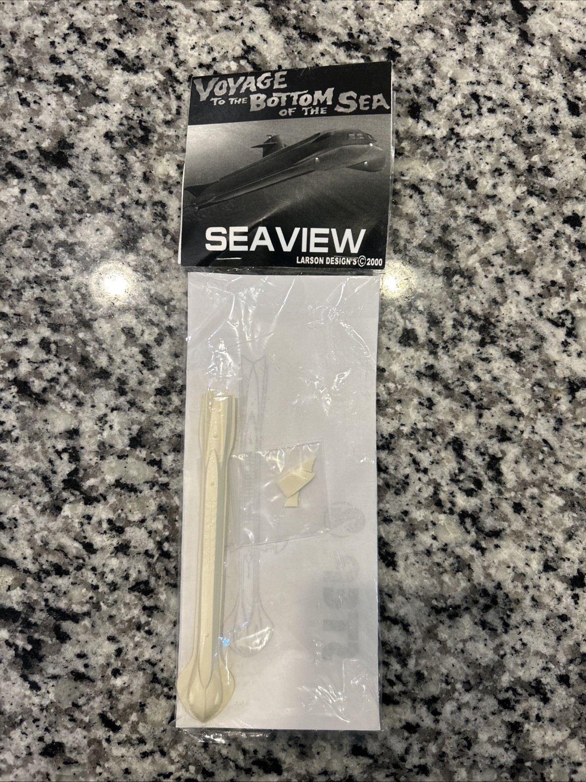 LARSON DESIGNS Voyage To The Bottom Of The Sea Seaview Model Kit Resin 2000