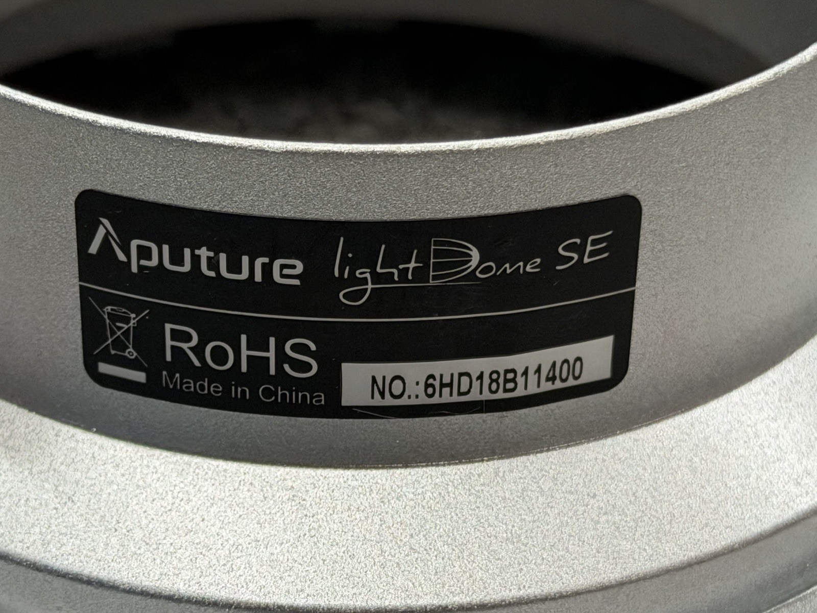 Aputure Light Dome SE Softbox - 16-Sided modifier with a 33.5" Diameter