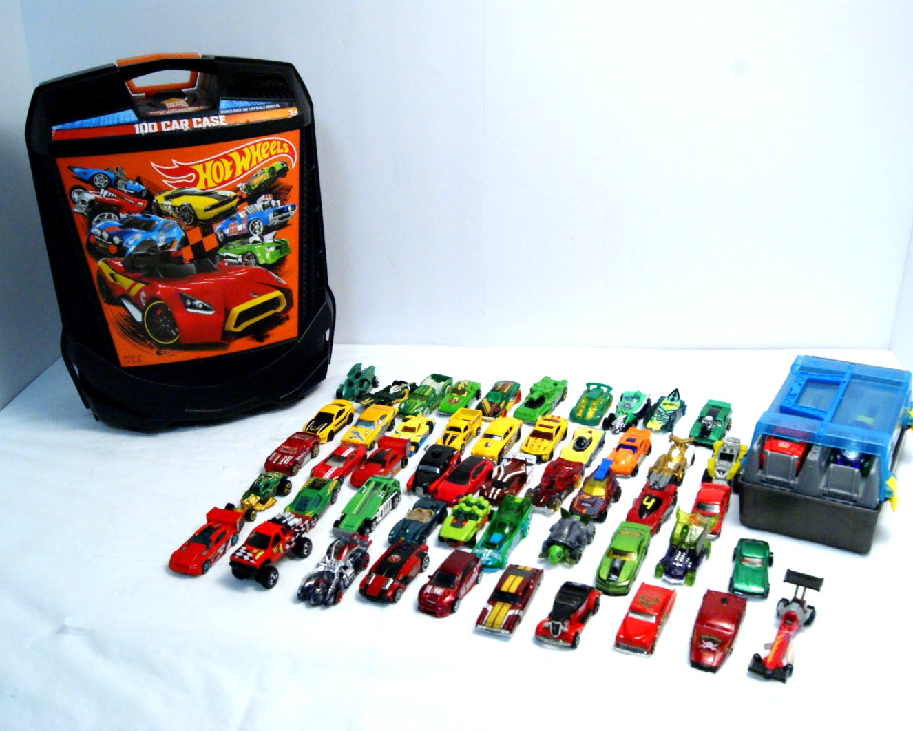 Hot Wheels 100 Car Case + 50 Car Lot – Launcher Works – Pre‑Owned Wear