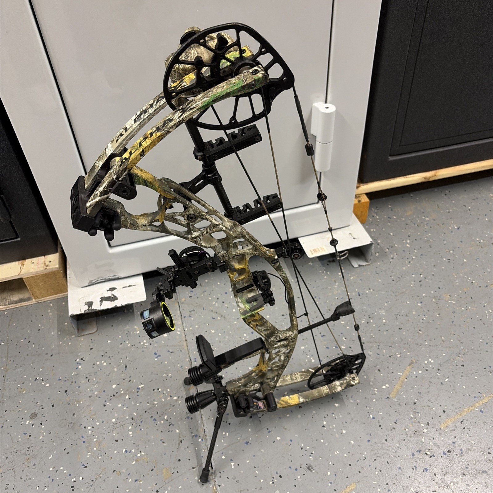 Hoyt Alpha X 30 Camo Compound Bow Package FULLY LOADED