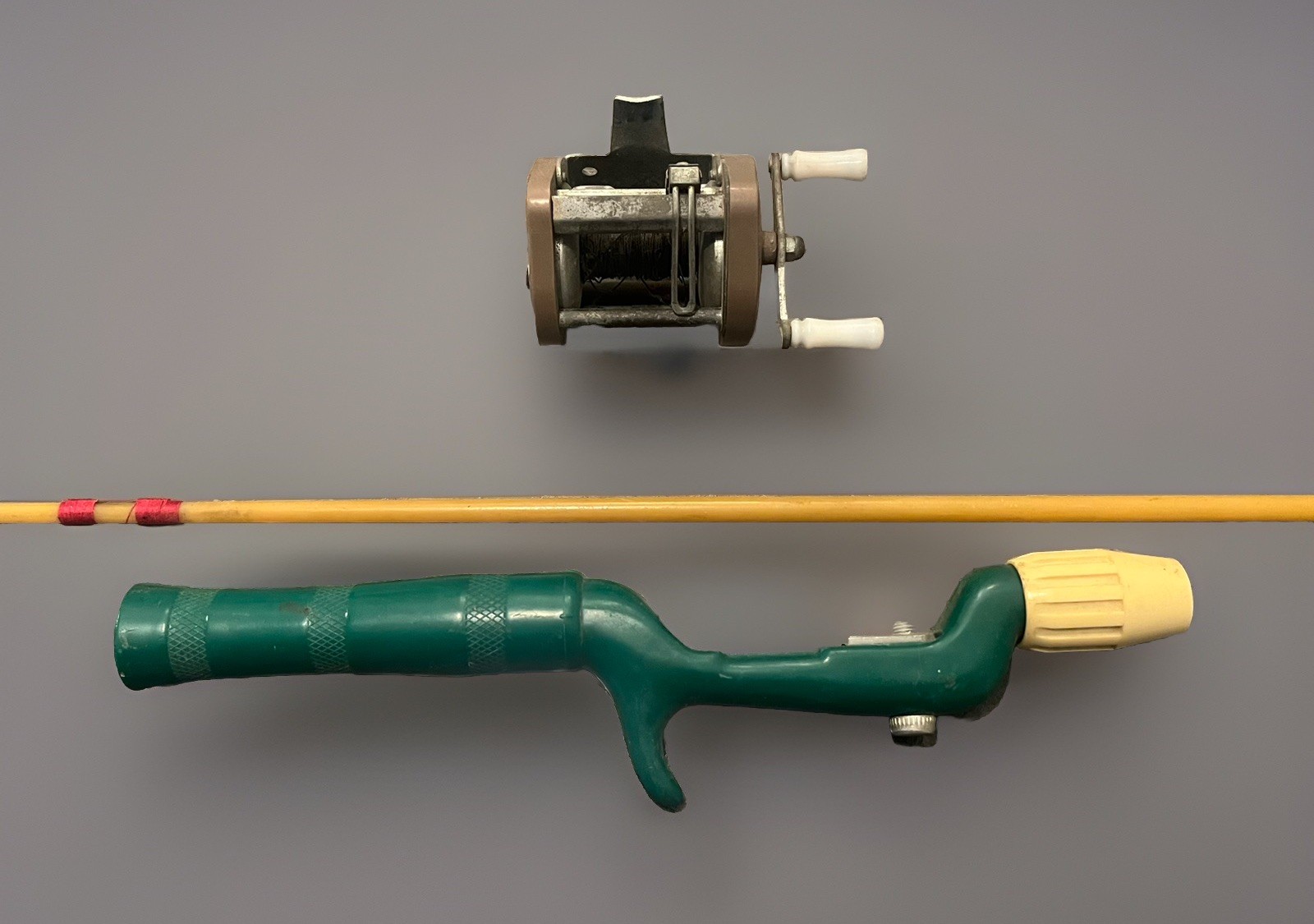 VTG Fishing Rod Pole Reel Green Plastic Handle Metal Reel Japan Ice Fish Gear