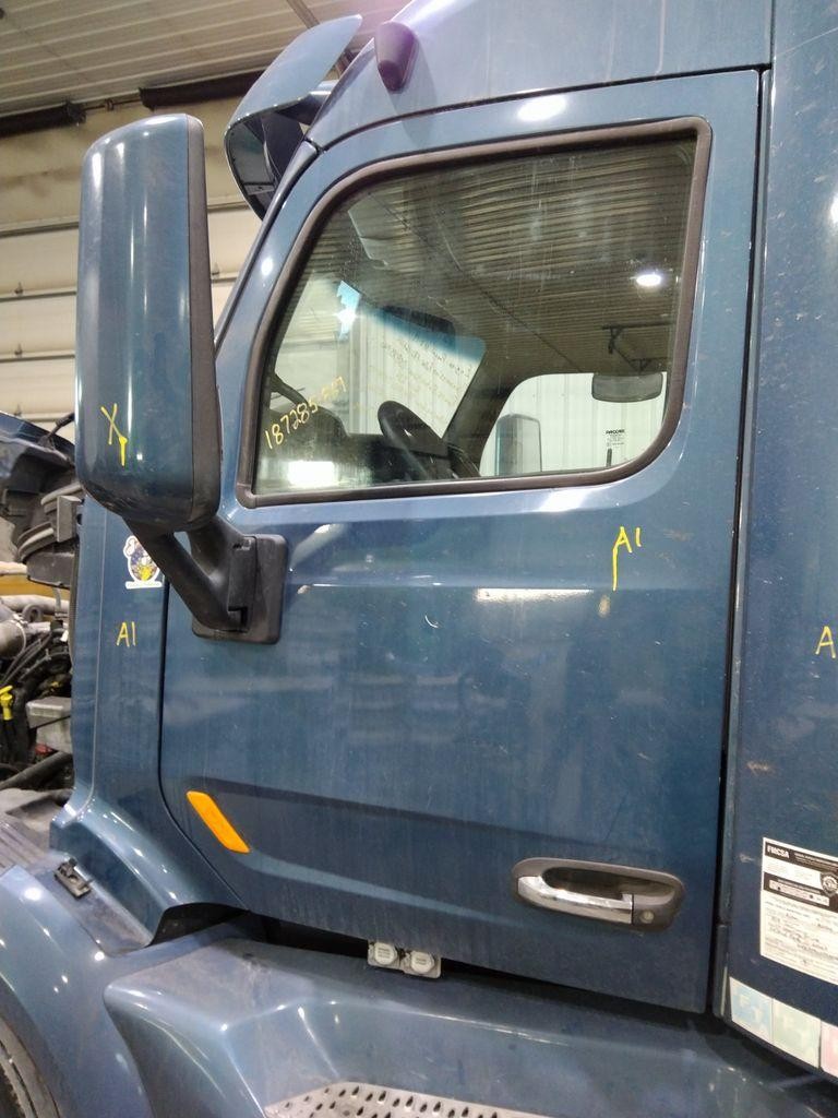 For 2013 PETERBILT 579 DOOR HINGE Left ,  MN