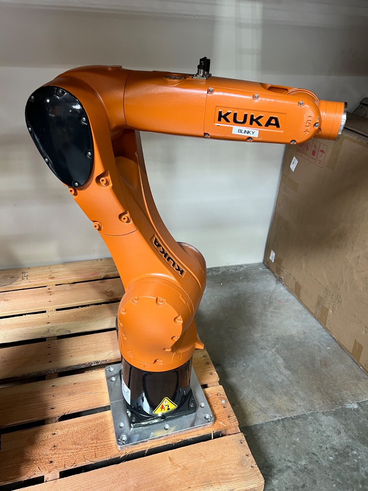 KUKA KR 6 R900 sixx Industrial Robot with KR C4 compact Controller 2017 READ