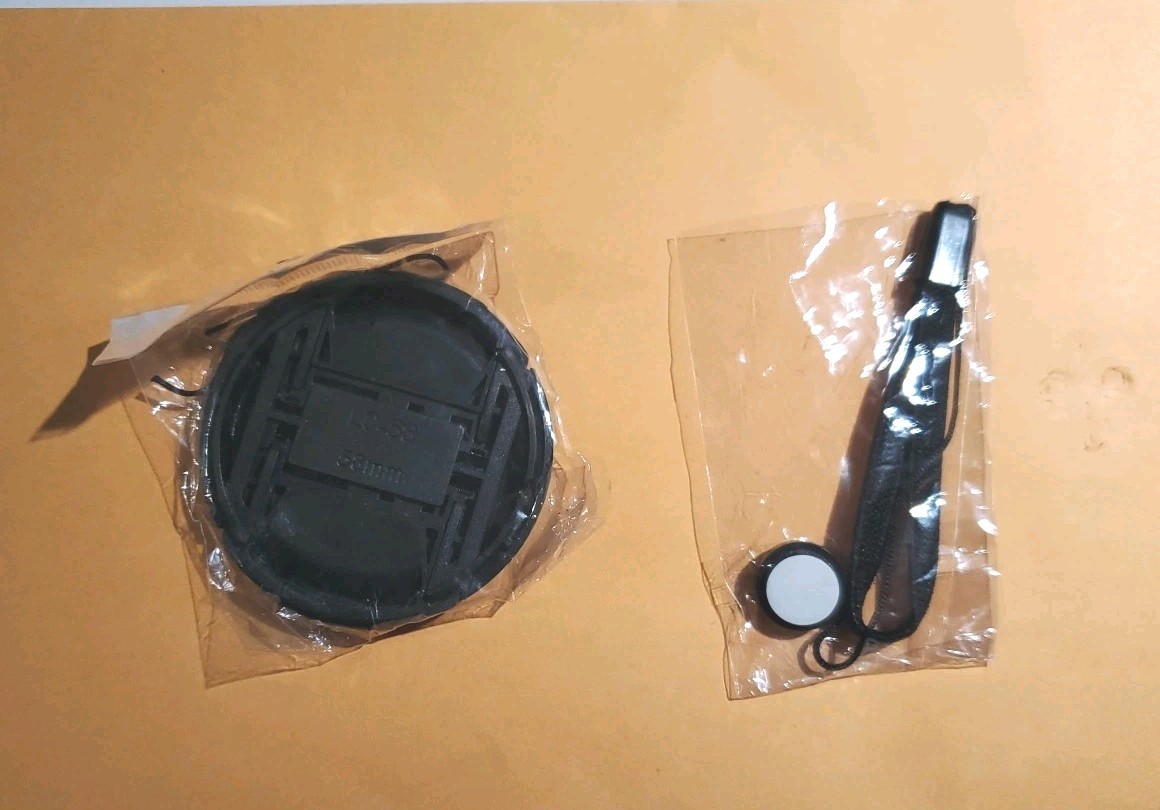 Camera Snap-On Center Pinch Lens Cap with Holder Leash LC-58 (58 mm) Black