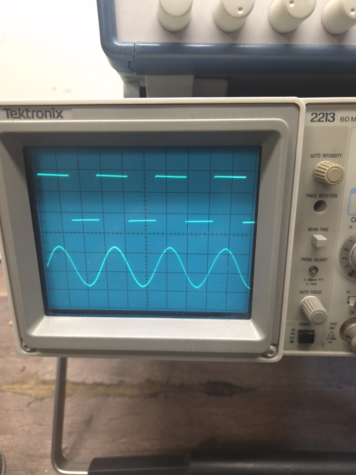 Tektronix 2213 Analog Oscilloscope 60 MHz