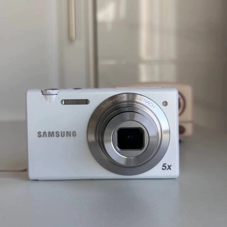 Samsung MV800 Flip-out Touch Screen Vlog Compact Digital Camera 16MP