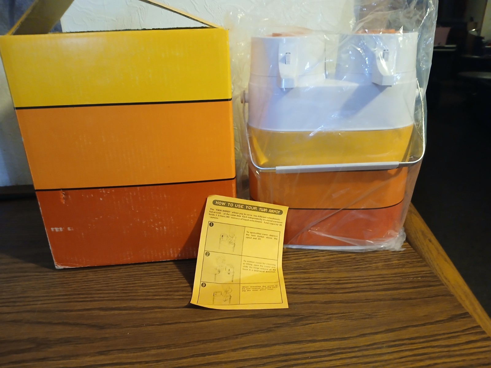 Vintage 70's Peacock Hot Cold Twin Air Pot Vacuum Double Pump W/Box & Paper NIB