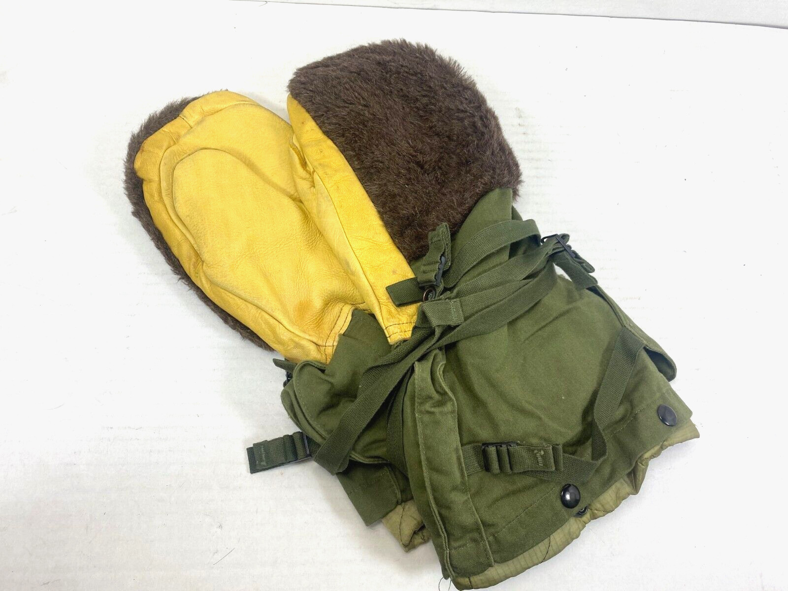Army Arctic Mittens, New old stock Size Medium