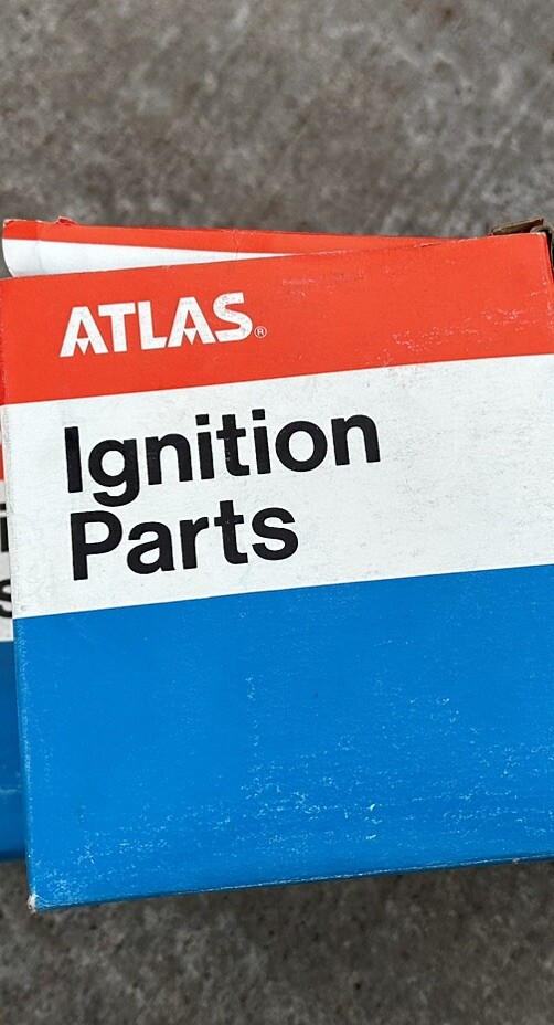 New NOS Atlas Distributor Cap 415