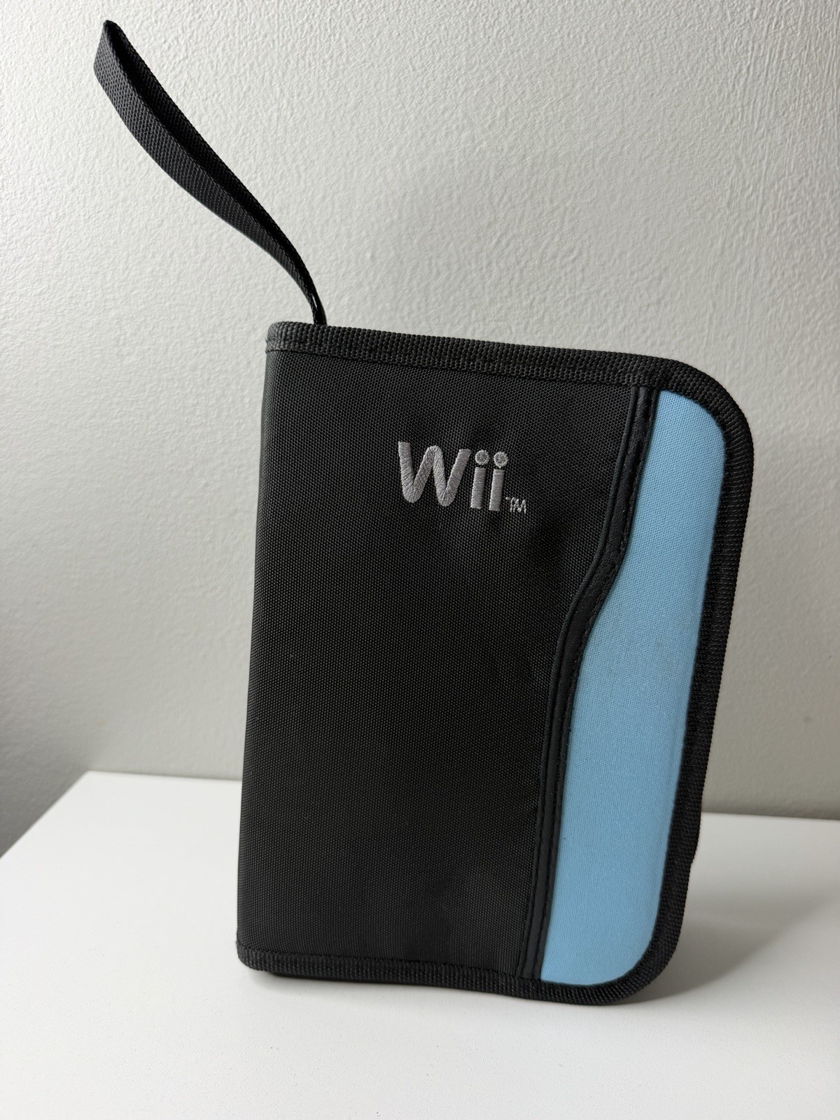 Nintendo Wii Travel Storage Case Blue Black Zipper Carrying Case Game Disc