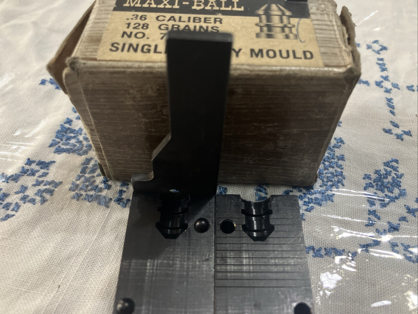 Thompson Center 36 Caliber Maxi-Ball Mold 128 Gr VTG