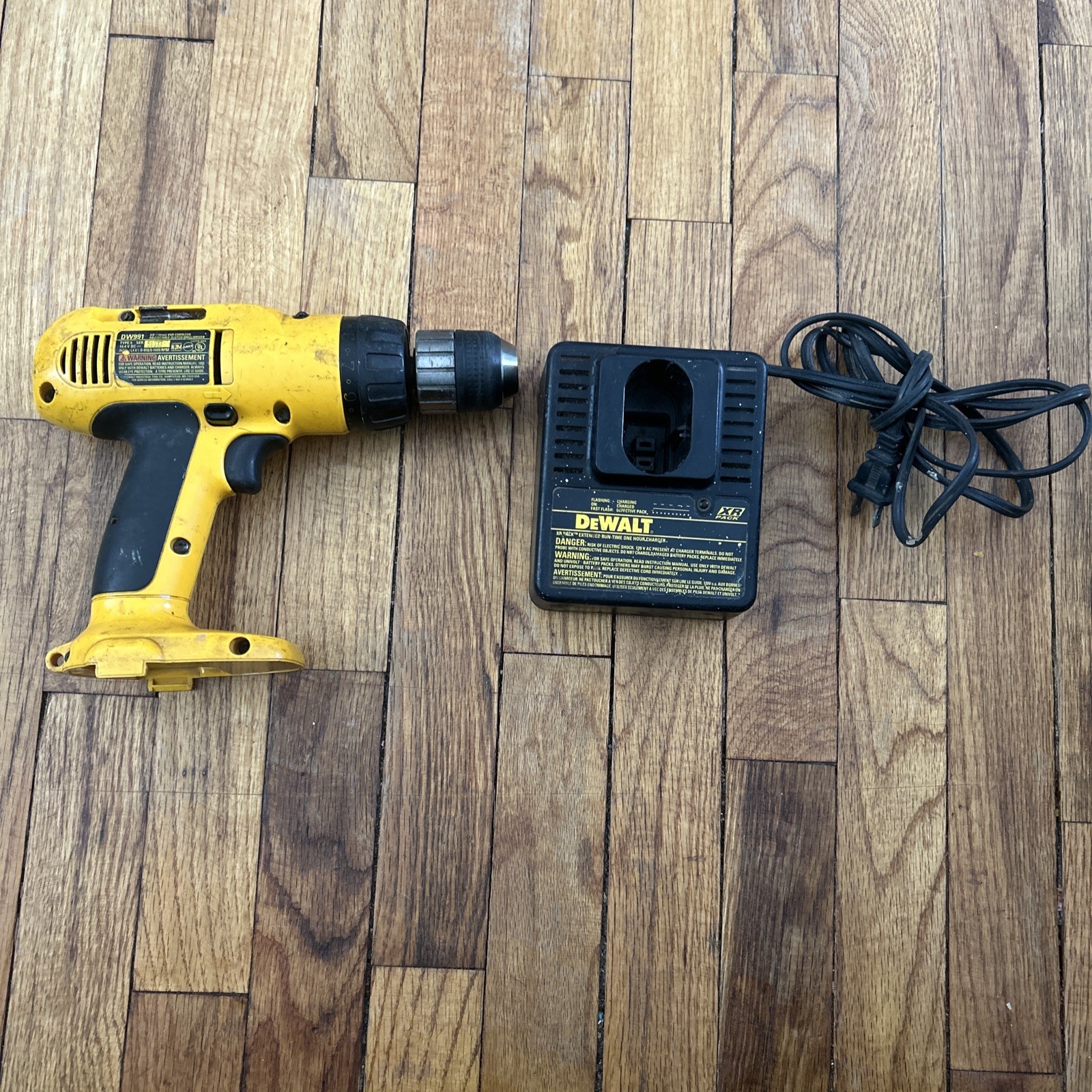 Dewalt 14.4 Volt DW991 & Charger, tested works!