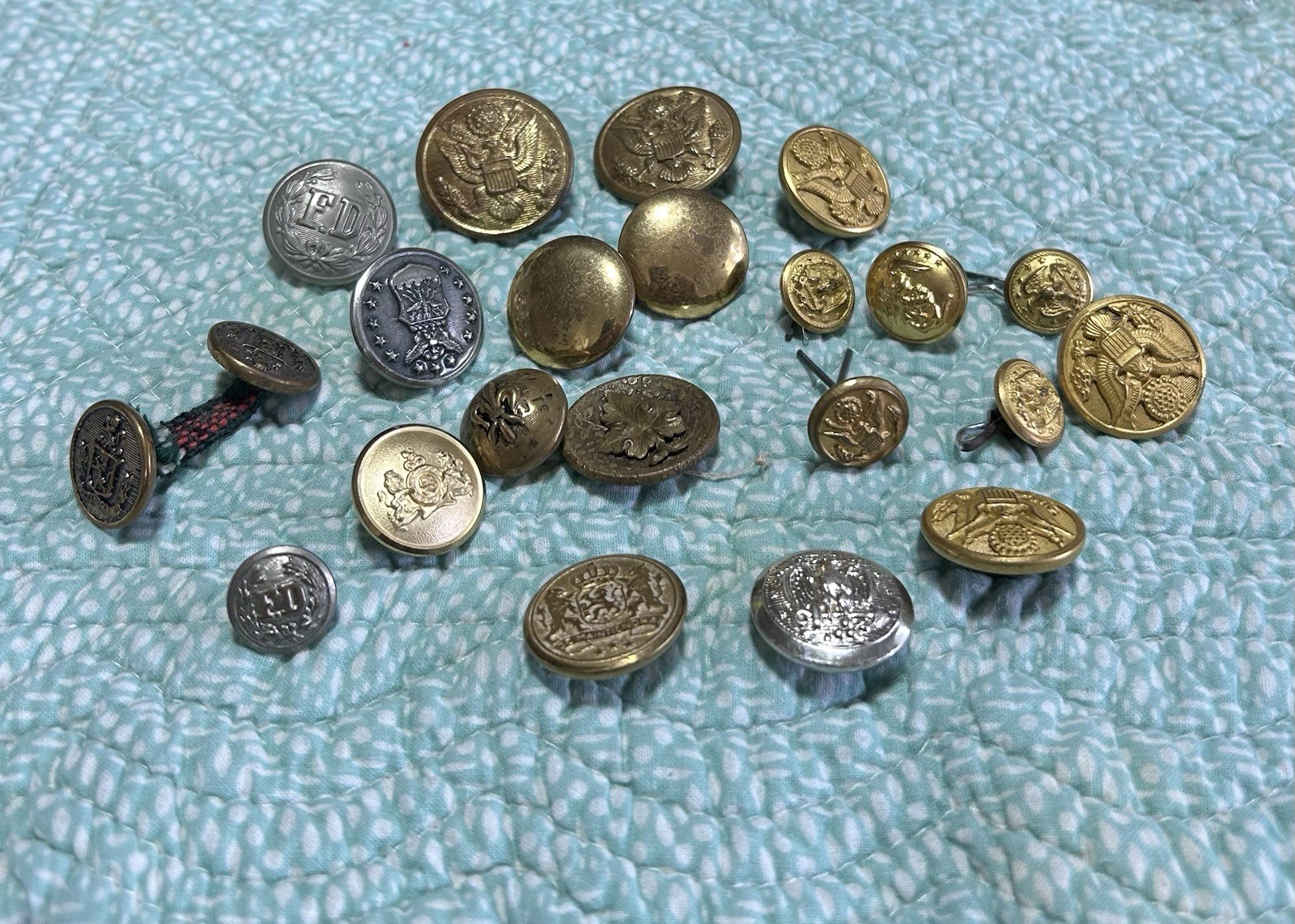20+ MISC VINTAGE  BUTTONS, MILITARY, ETC