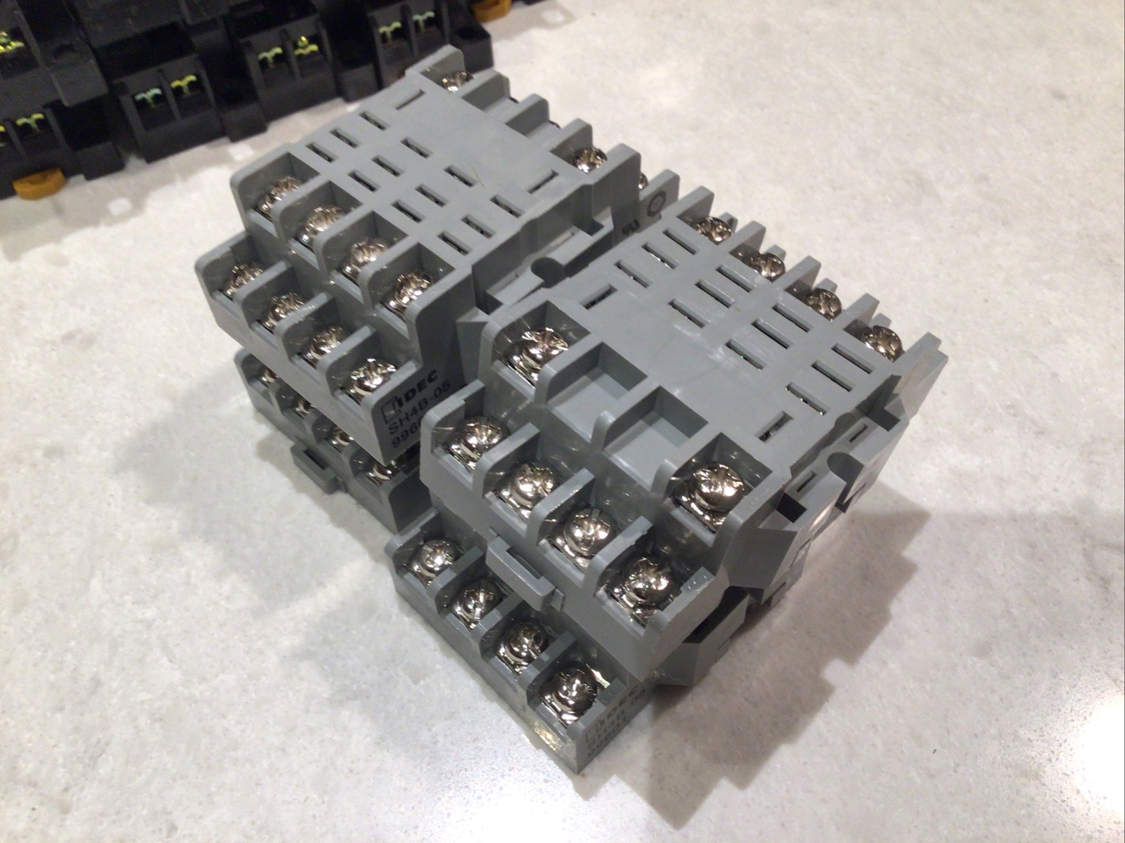 IDEC SH4B-05 RELAY BASE Socket 10A Terminals Screw  DIN RAIL 4 Units