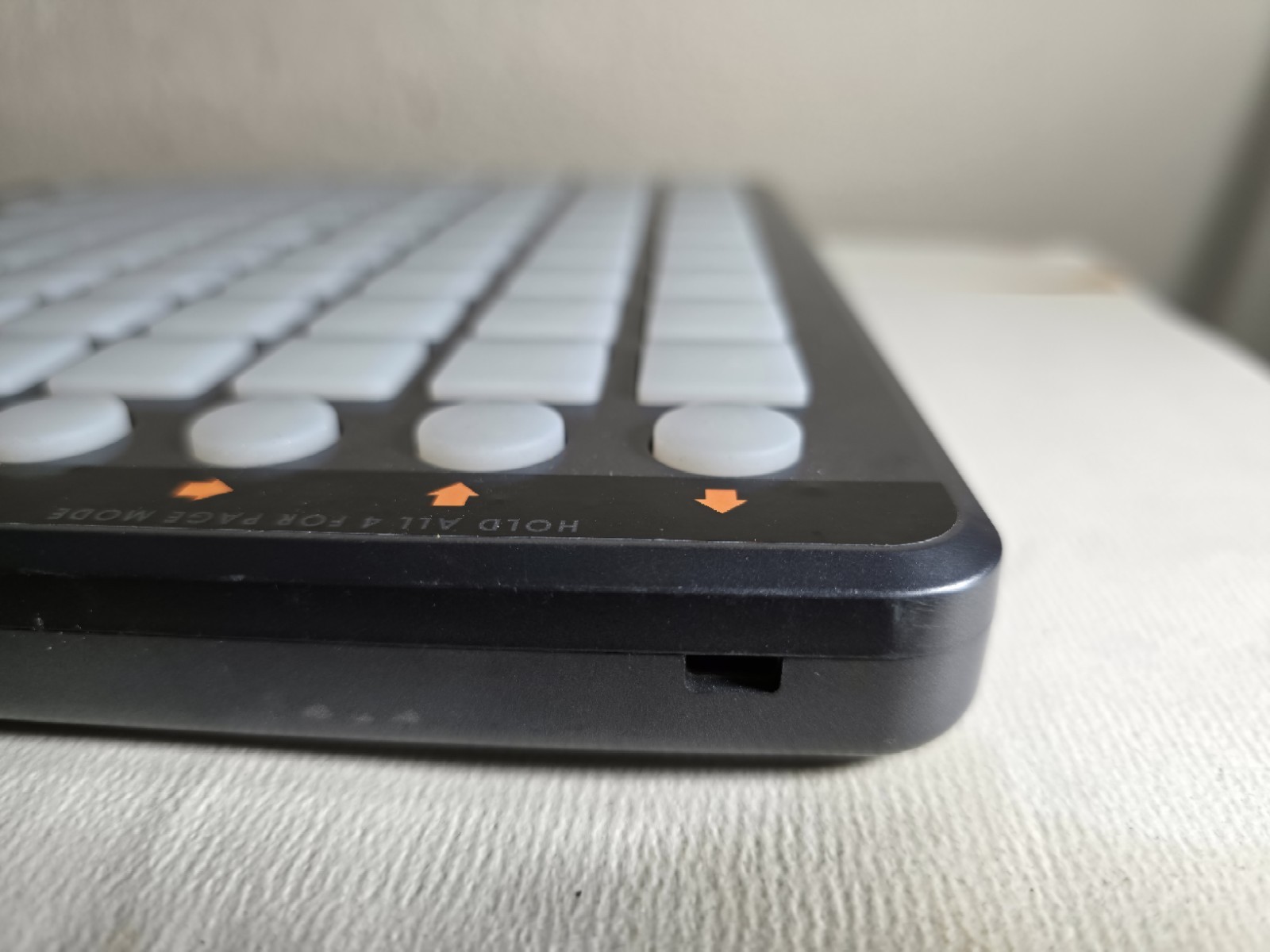 NOVATION LAUNCHPAD S with Box, USB Cord, and Manual