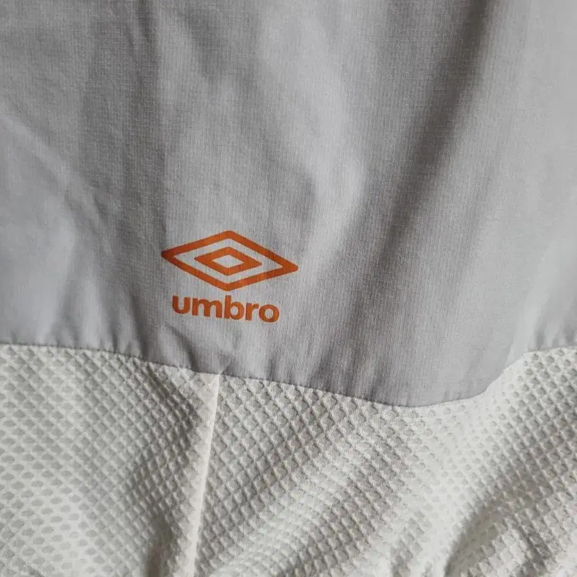 Umbro Windbreaker Hooded Jacket Size 95