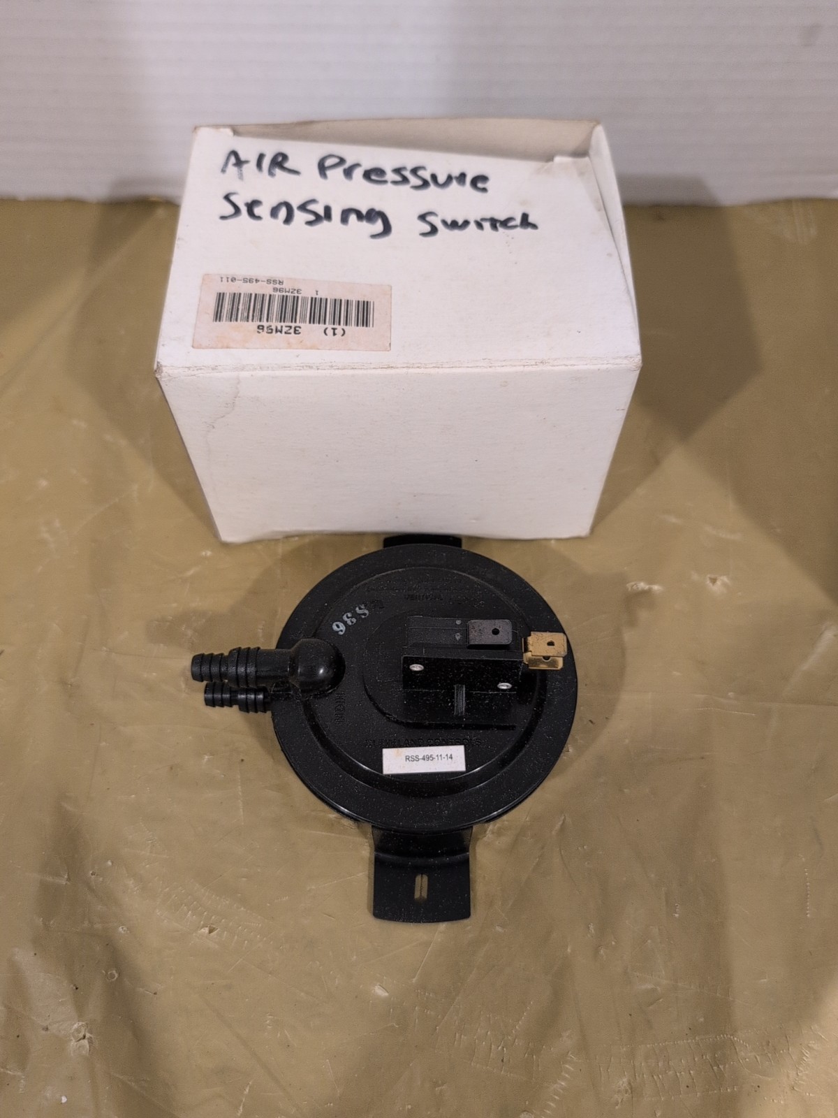 Cleveland Controls Model RSS-495-011 Air Pressure Sensing Switch