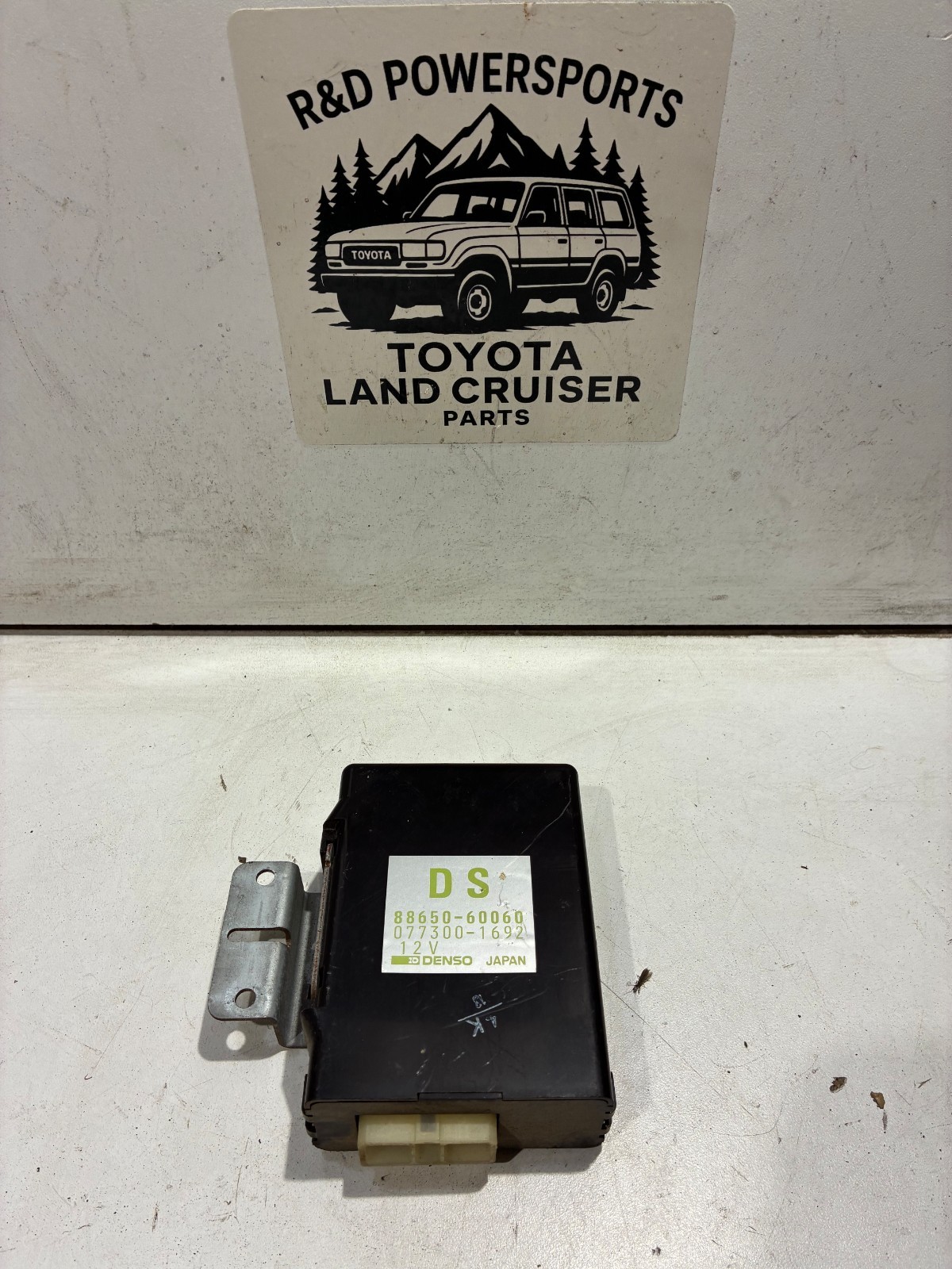 92-97 Toyota Land Cruiser FJ80 OEM Cooler Stabilizer Amplifier AMP 88650-60060
