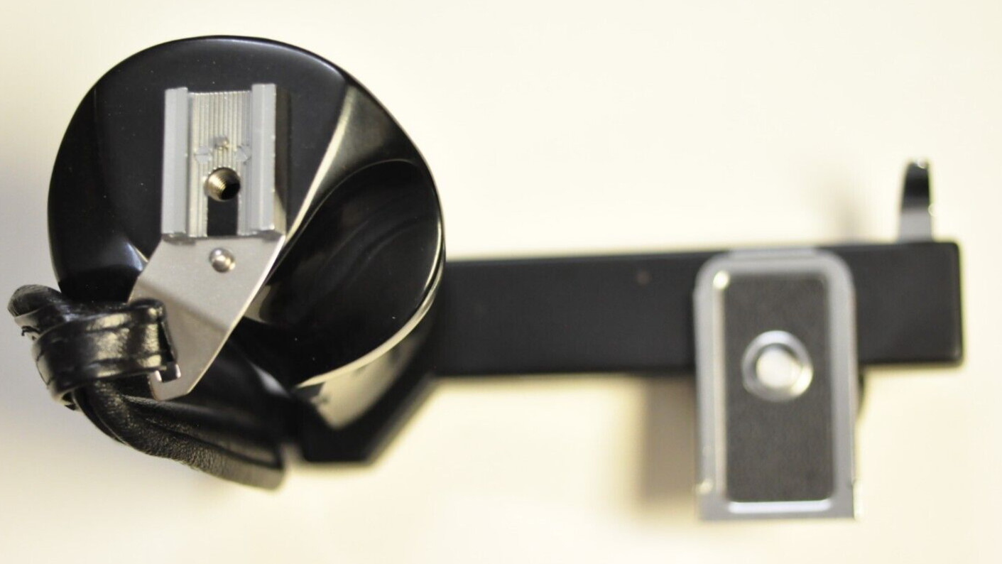 Hasselblad flashgun / acc. bracket #45071 for 500CM. For 3/8" socket ONLY.