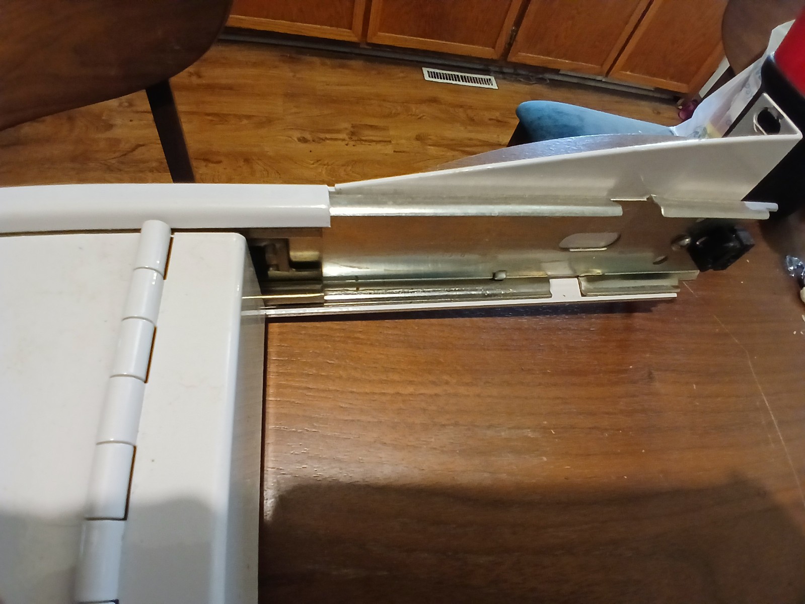 2U 19 inch rack mount slide shelf with covered storage