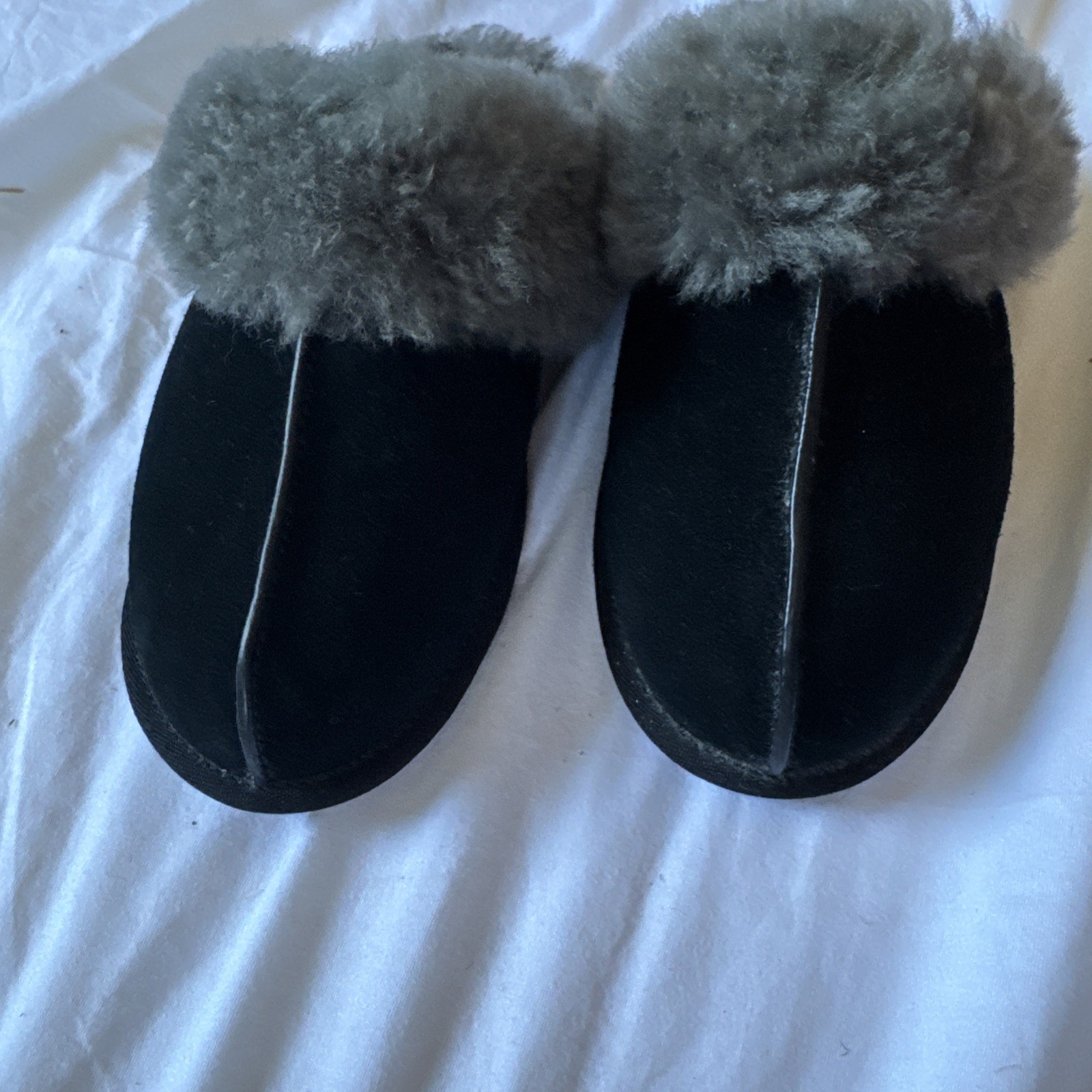 UGG Classic Slipper II