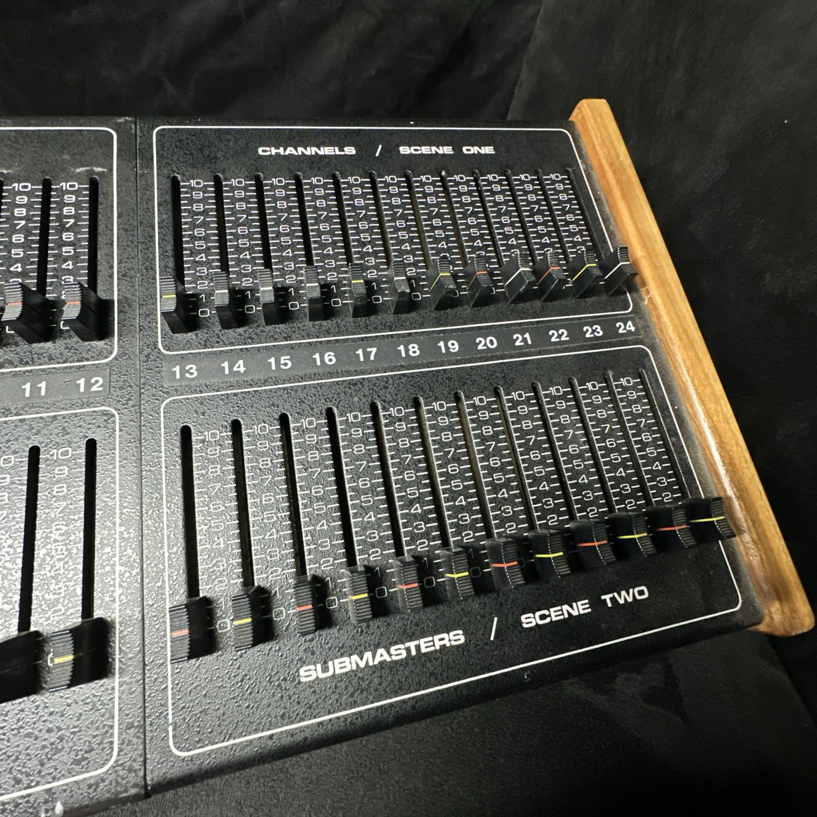 strand lighting mantrix 2s control console 24 channel [4*F-0]